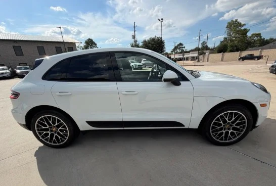 2018 Porsche Macan - Image 2 of 12