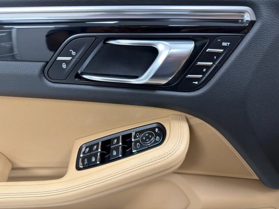 2018 Porsche Macan - Image 15 of 20