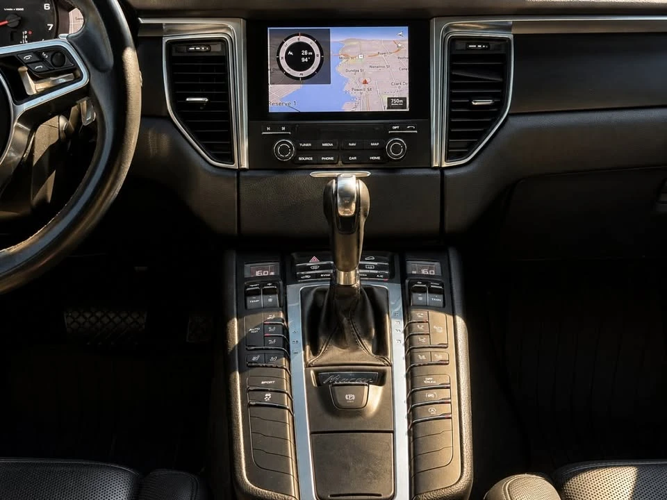 2018 Porsche Macan - Image 11 of 17