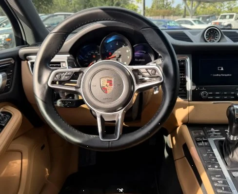 2018 Porsche Macan - Image 9 of 12