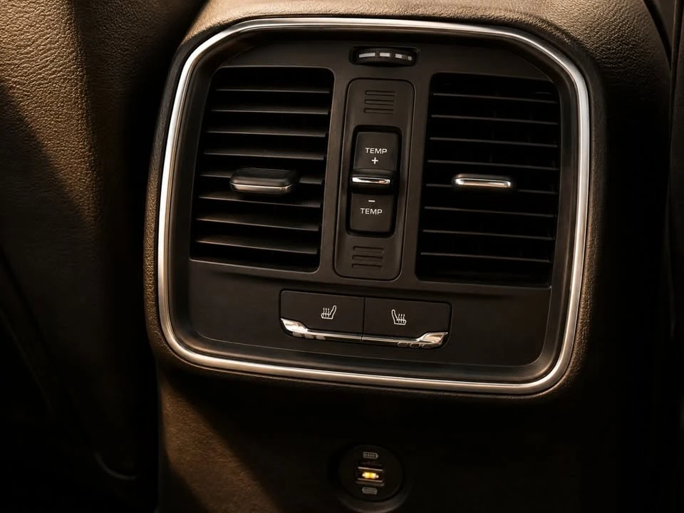 2018 Porsche Macan - Image 16 of 17