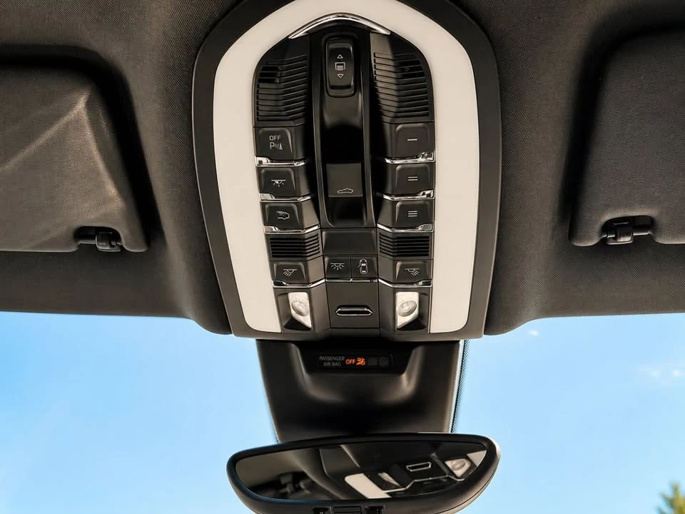 2018 Porsche Macan - Image 12 of 17
