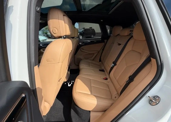 2018 Porsche Macan - Image 11 of 12
