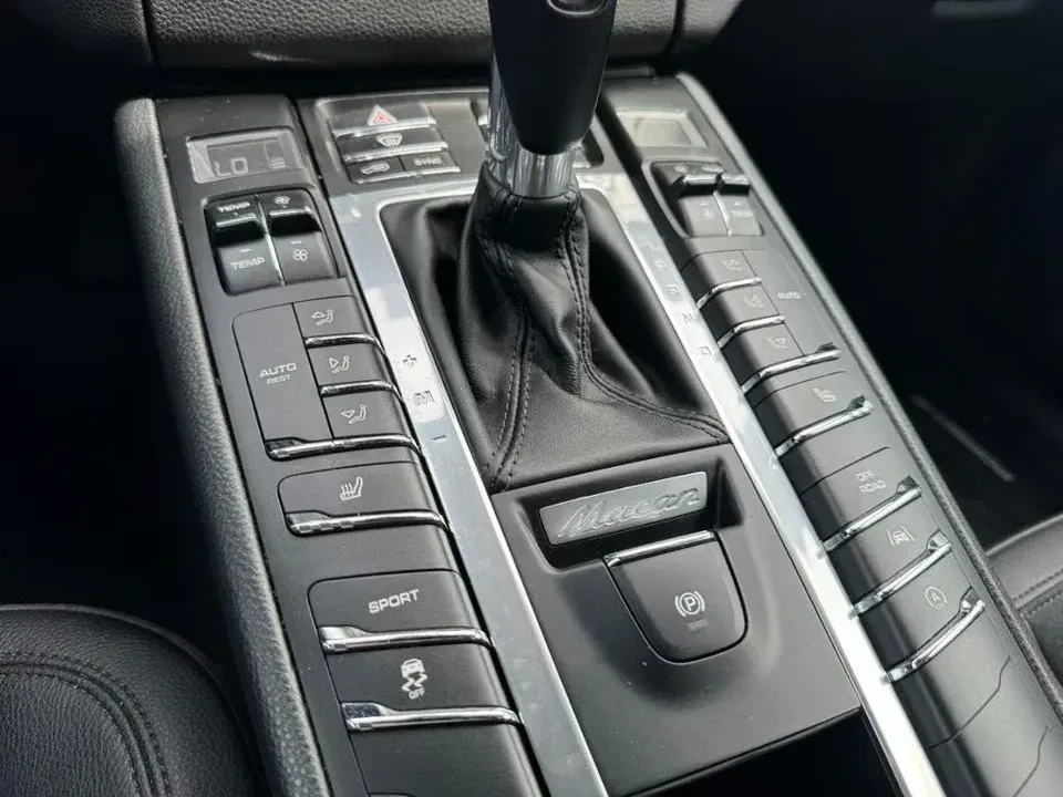 2018 Porsche Macan - Image 9 of 10