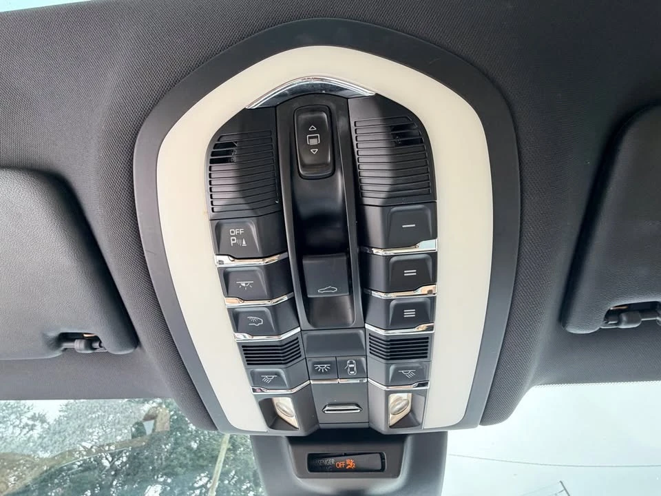 2018 Porsche Macan - Image 19 of 20