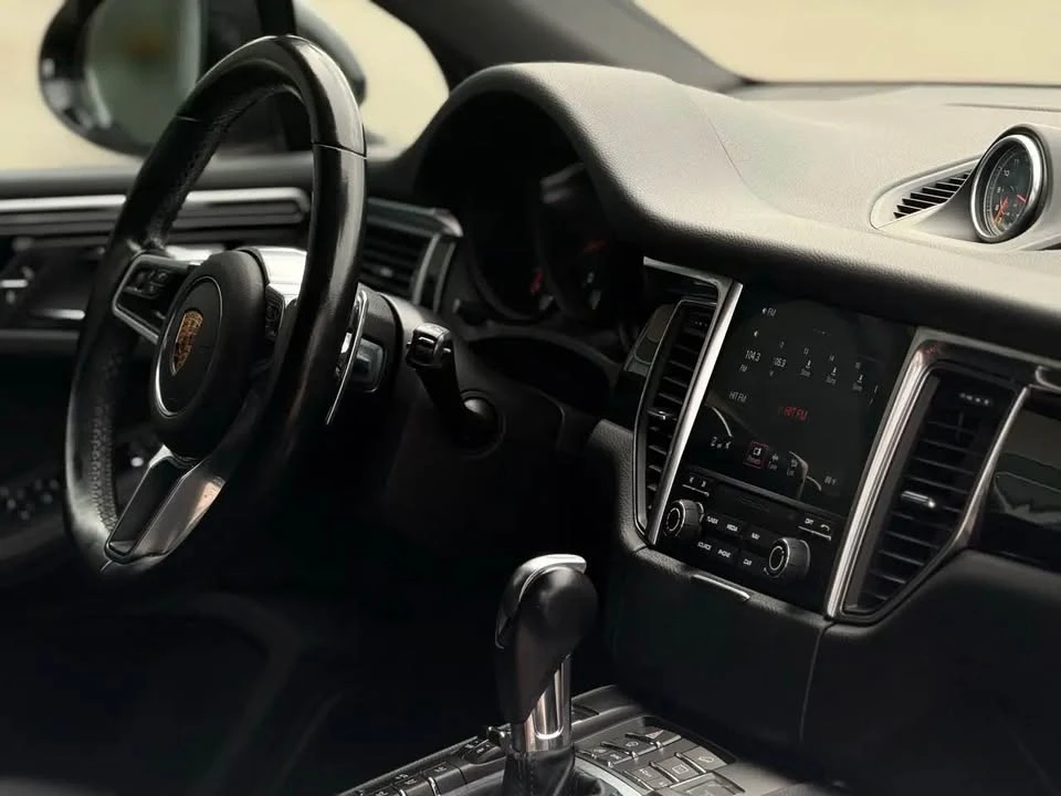 2018 Porsche Macan - Image 10 of 18