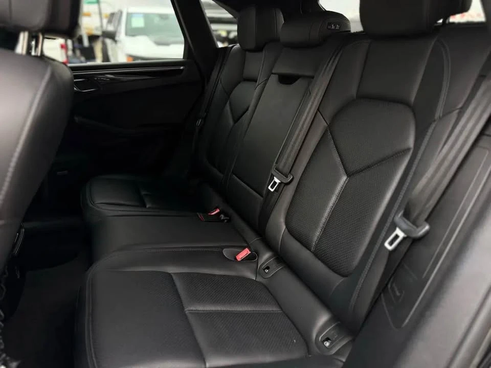 2018 Porsche Macan - Image 9 of 18