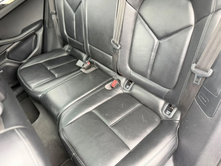 2018 Porsche Macan - Image 19 of 20