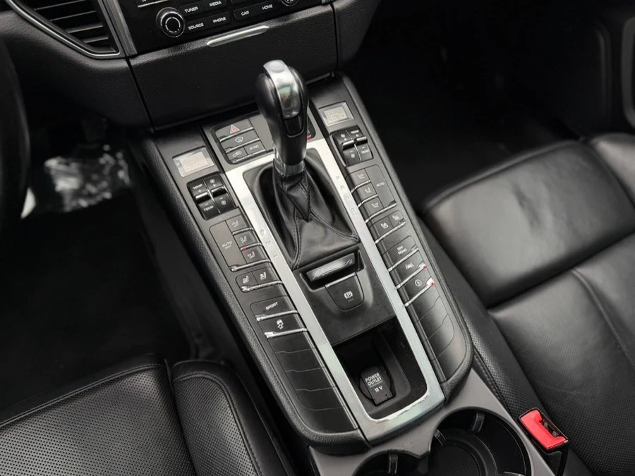 2018 Porsche Macan - Image 12 of 20