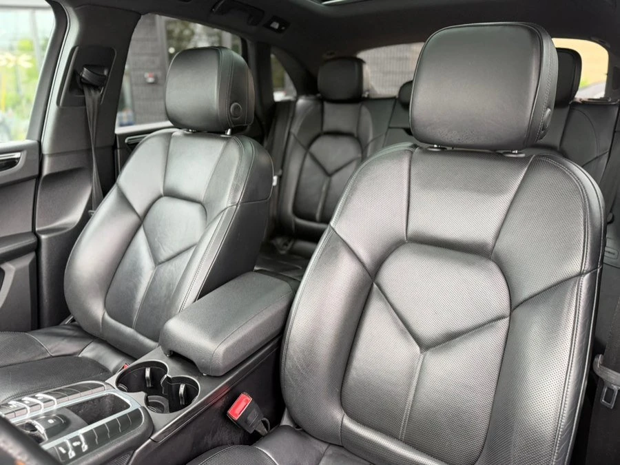 2018 Porsche Macan - Image 13 of 20