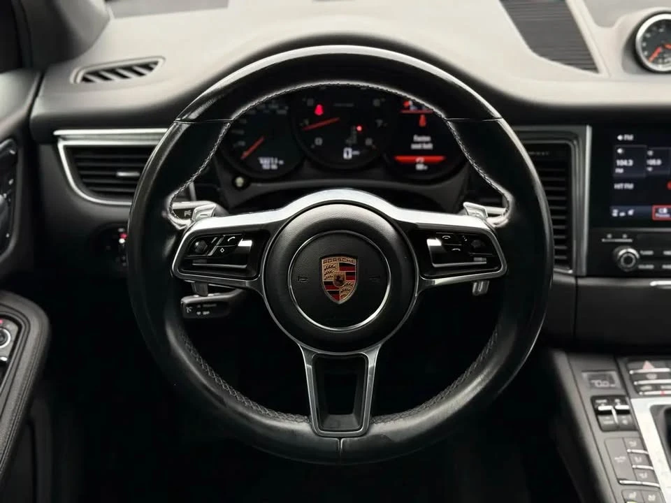 2018 Porsche Macan - Image 17 of 18