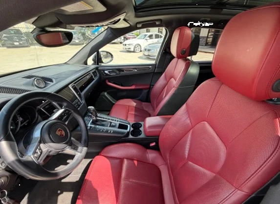 2018 Porsche Macan - Image 10 of 12