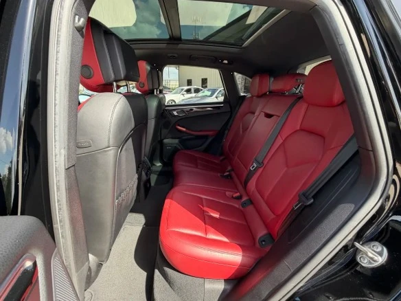 2018 Porsche Macan - Image 11 of 12