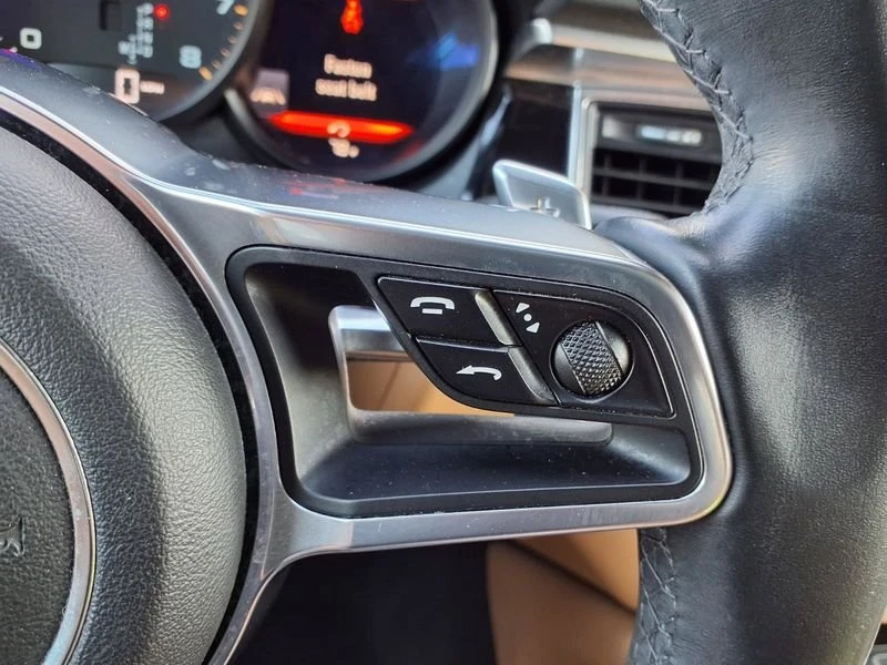 2018 Porsche Macan - Image 17 of 20