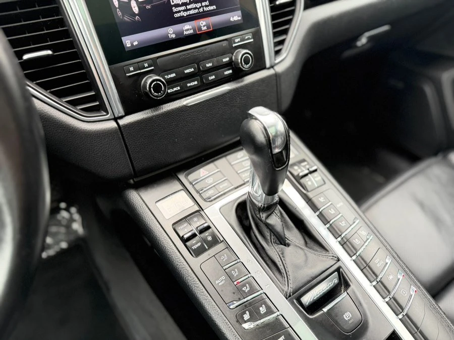 2018 Porsche Macan - Image 13 of 20