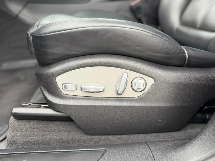 2018 Porsche Macan - Image 16 of 20