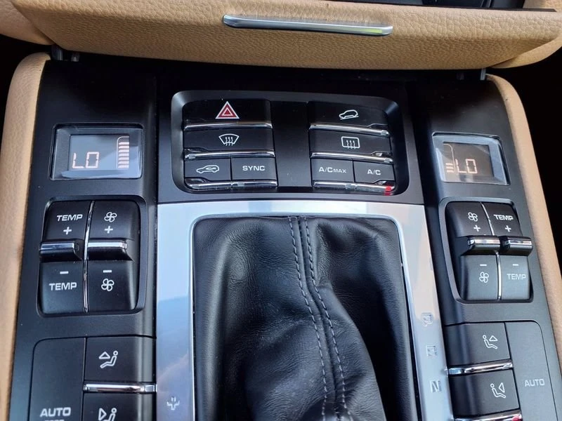 2018 Porsche Macan - Image 10 of 20