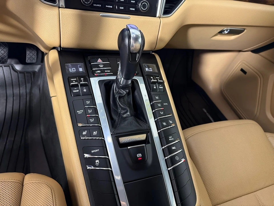 2018 Porsche Macan - Image 19 of 28