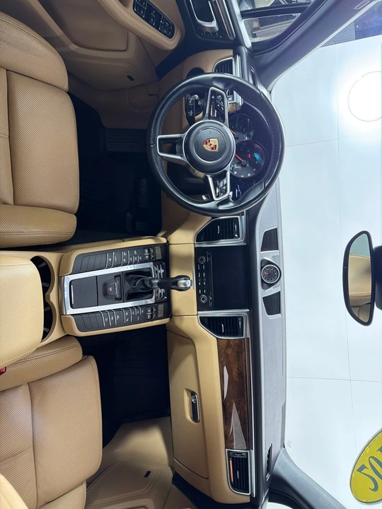 2018 Porsche Macan - Image 27 of 28