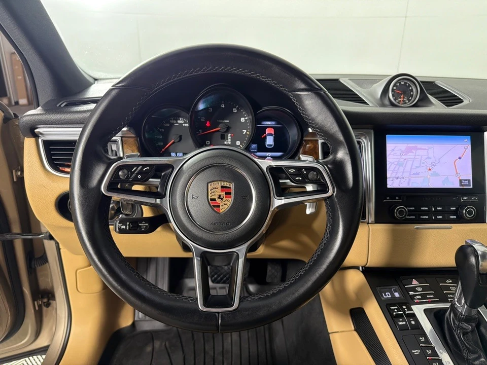 2018 Porsche Macan - Image 16 of 28