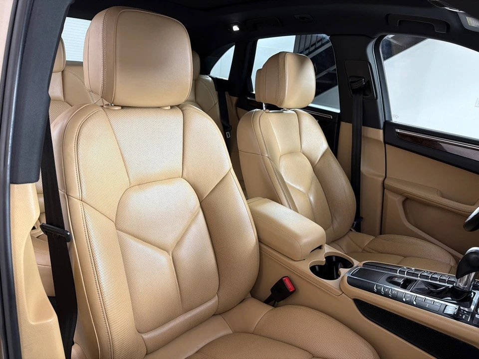 2018 Porsche Macan - Image 26 of 28
