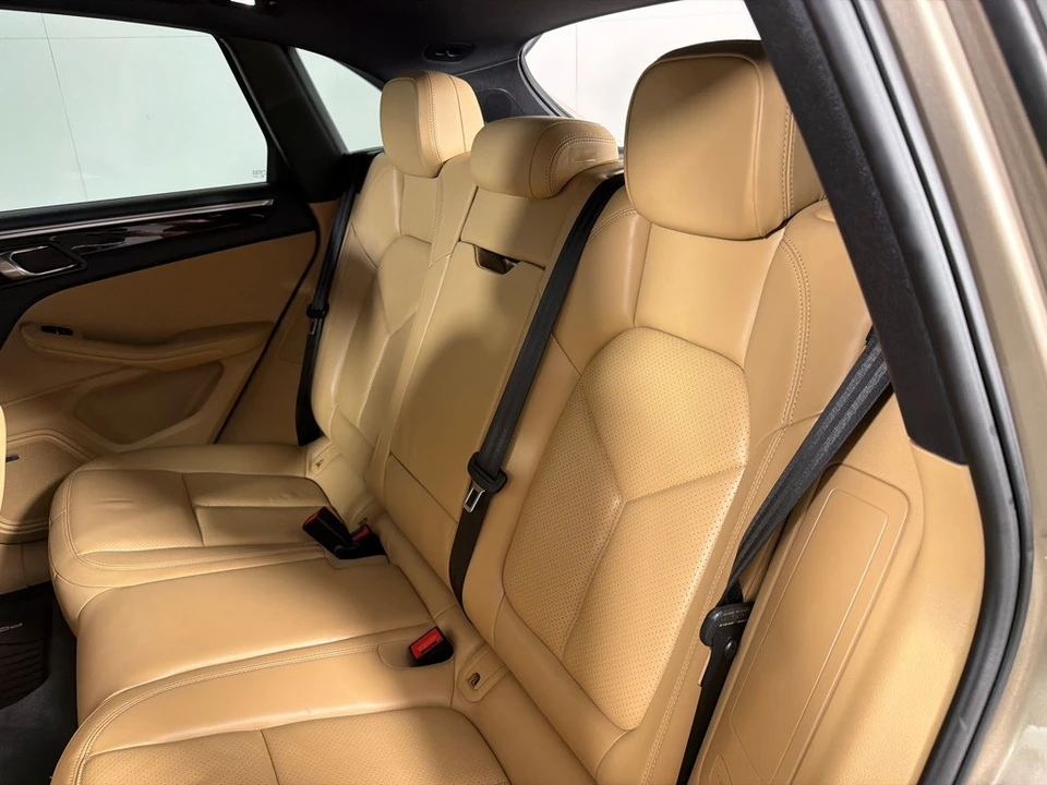2018 Porsche Macan - Image 21 of 28