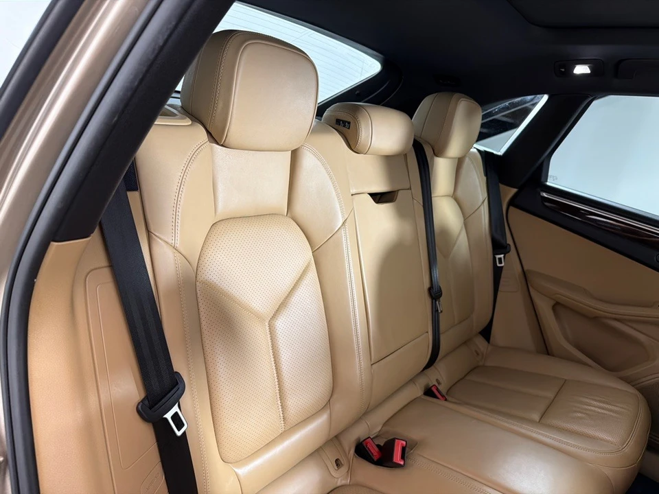 2018 Porsche Macan - Image 24 of 28