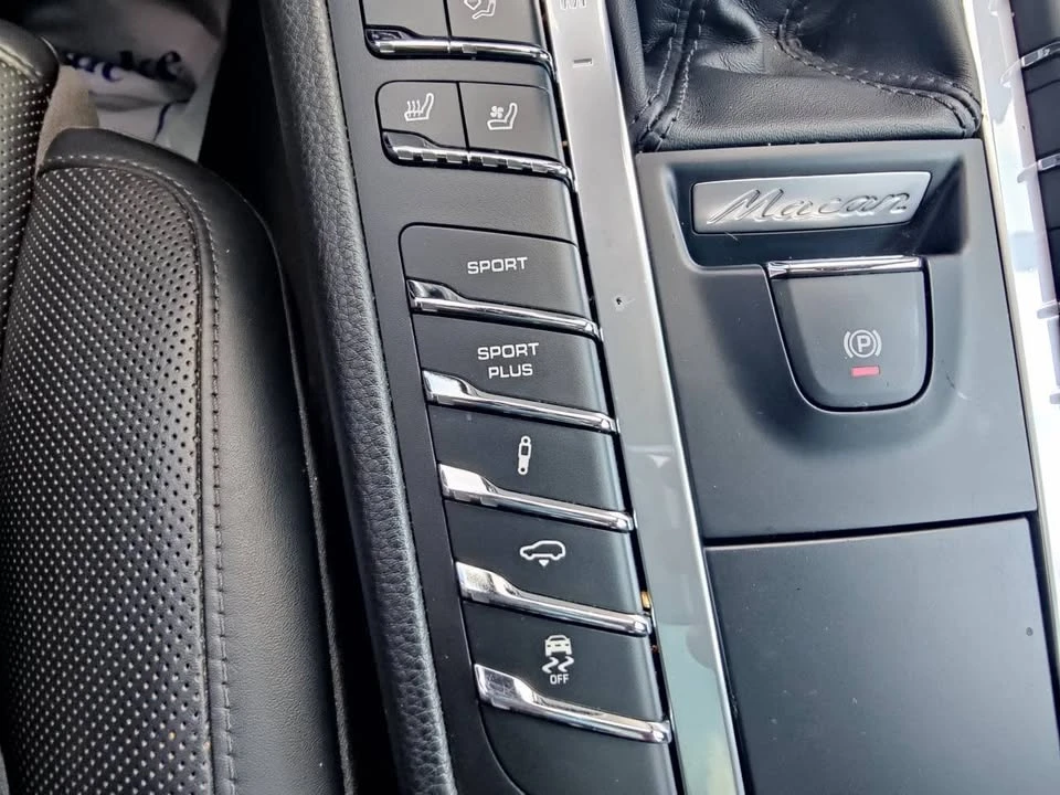 2018 Porsche Macan - Image 16 of 18