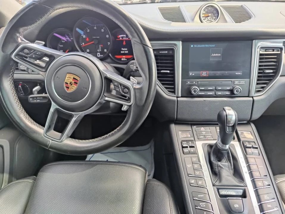2018 Porsche Macan - Image 15 of 18