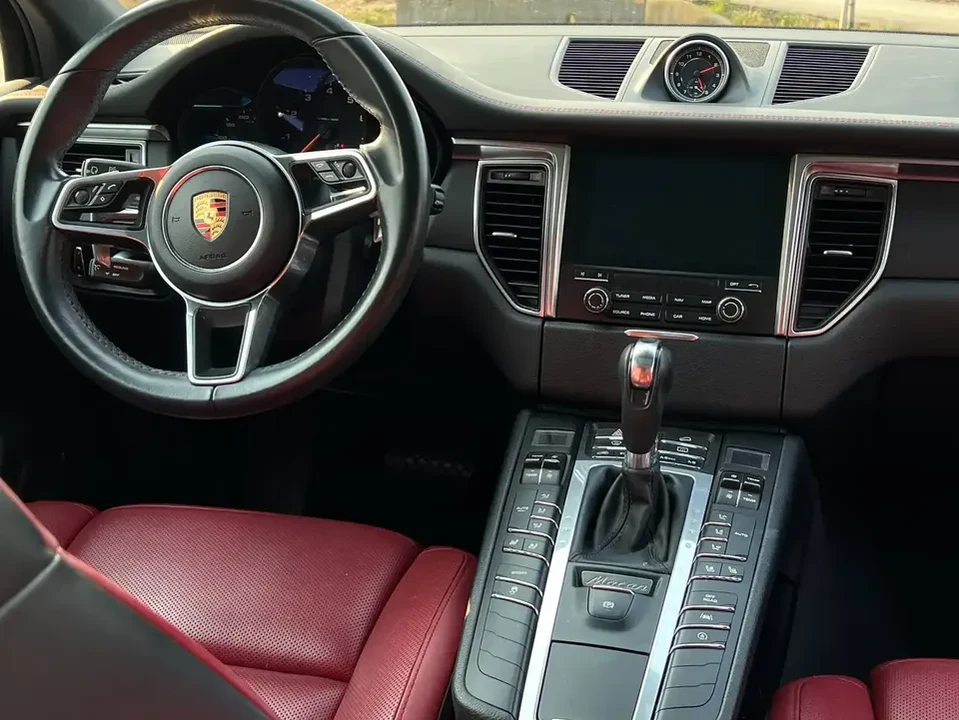 2018 Porsche Macan - Image 10 of 18