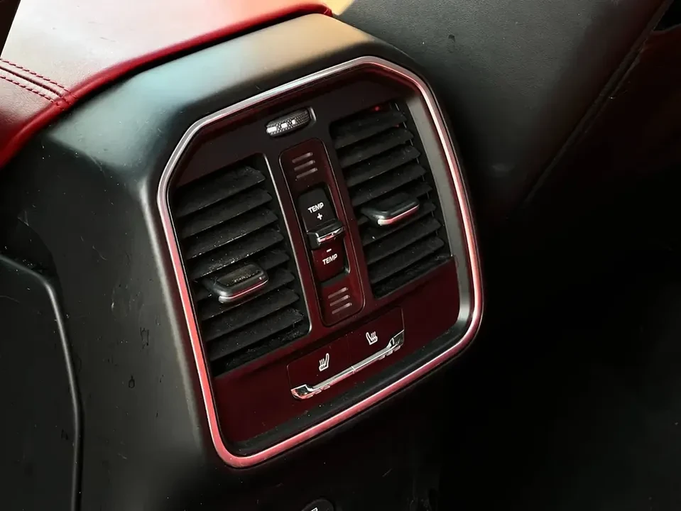 2018 Porsche Macan - Image 18 of 18