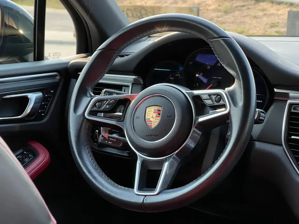 2018 Porsche Macan - Image 8 of 18