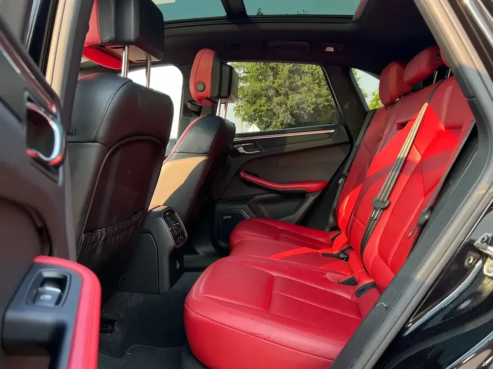 2018 Porsche Macan - Image 17 of 18