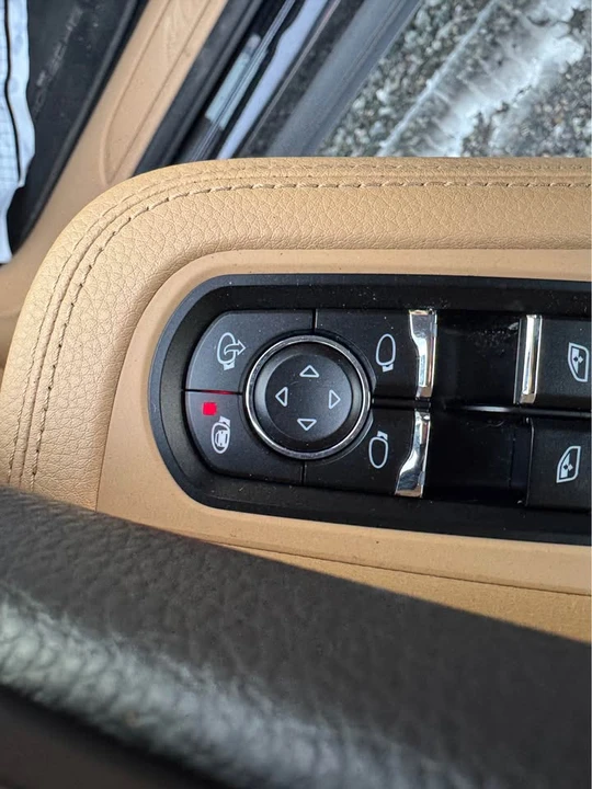 2018 Porsche Macan - Image 12 of 15