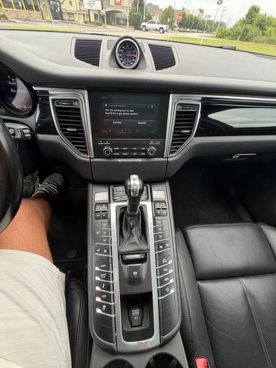 2018 Porsche Macan - Image 19 of 20