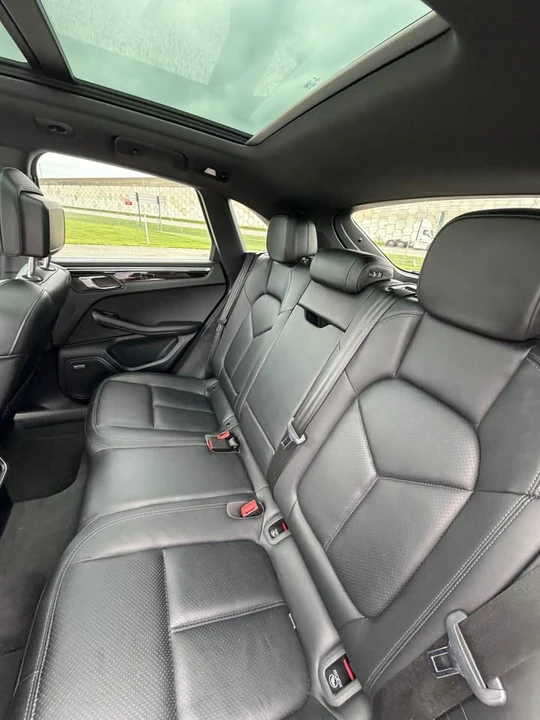 2018 Porsche Macan - Image 15 of 20