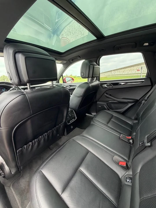 2018 Porsche Macan - Image 14 of 20