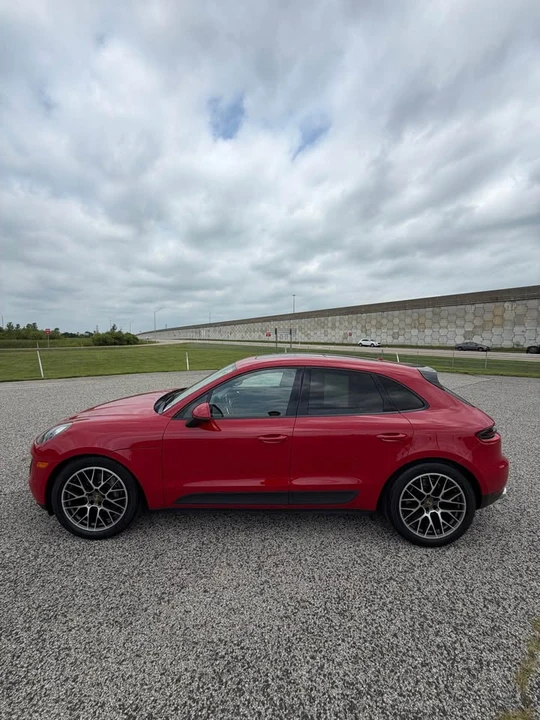 2018 Porsche Macan - Image 10 of 20