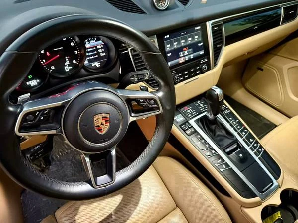 2018 Porsche Macan - Image 7 of 11