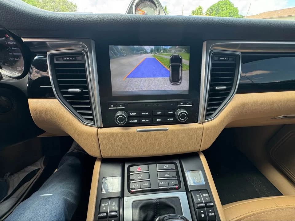 2018 Porsche Macan - Image 9 of 13