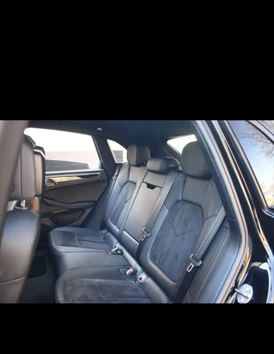 2018 Porsche Macan - Image 15 of 17