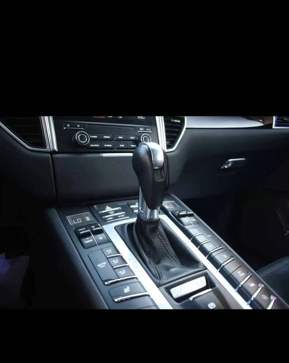 2018 Porsche Macan - Image 9 of 17
