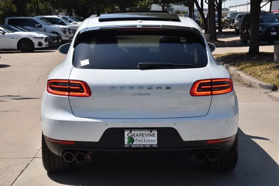 2018 Porsche Macan - Image 9 of 20