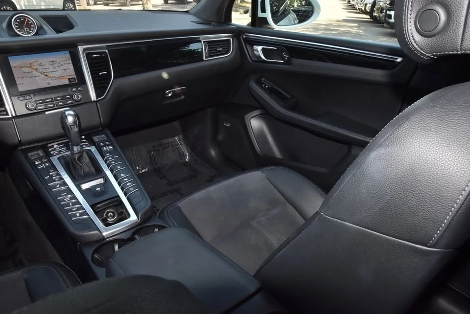 2018 Porsche Macan - Image 17 of 20