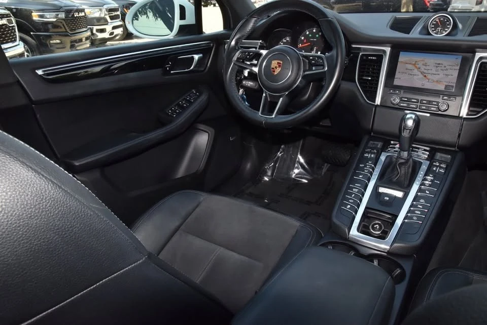 2018 Porsche Macan - Image 15 of 20