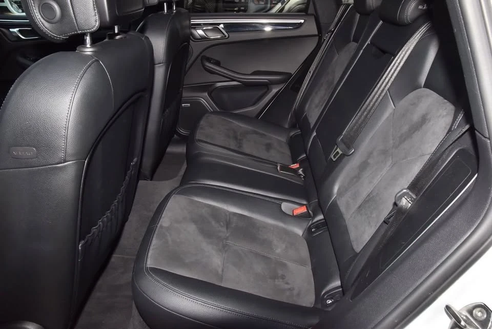 2018 Porsche Macan - Image 14 of 20