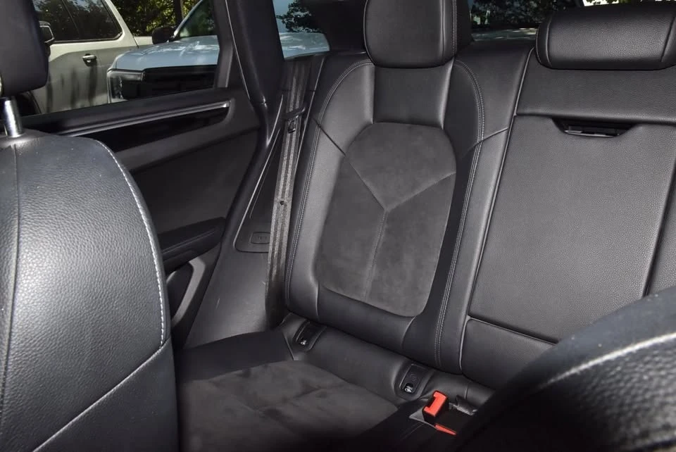 2018 Porsche Macan - Image 19 of 20