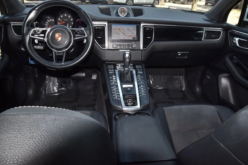 2018 Porsche Macan - Image 16 of 20