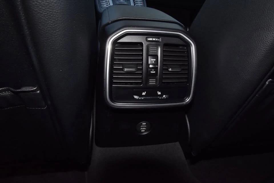 2018 Porsche Macan - Image 18 of 20