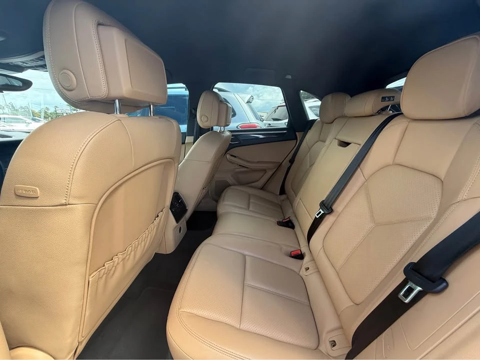 2018 Porsche Macan - Image 11 of 12